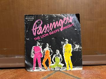 Vinile 45 giri Passengers The Lion Sleeps Tonight
