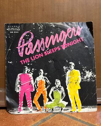 Vinile 45 giri Passengers The Lion Sleeps Tonight