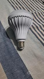 Lampadina multicolore con altoparlante bluetooth