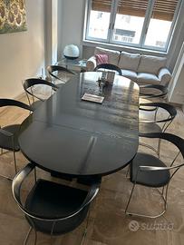 Tavolo sala riunioni con sedie