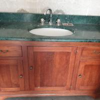 Almese (To) mobile bagno legno massiccio e marmo