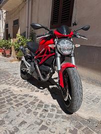 Ducati monster 696