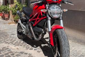 Ducati monster 696
