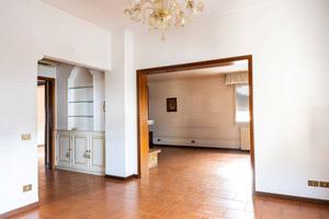 Villa di 340 m² con più di 5 locali e box auto dop