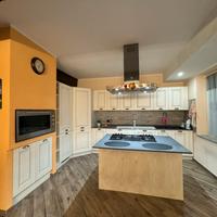 CUCINA COMPLETA CON ISOLA