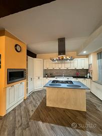 CUCINA COMPLETA CON ISOLA