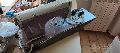 Macchina da cucire Necchi.