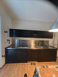 Cucina lineare con piano in acciaio 313cm