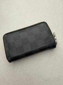 Louis Vuitton Zippy Coin Purse in pelle Taïga nera
