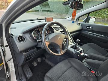 PEUGEOT 5008 7 POSTI