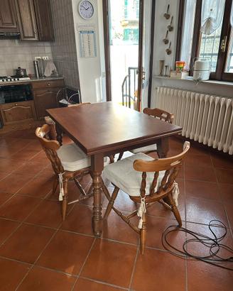 Sala da pranzo completa in legno