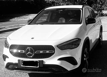 MERCEDES-BENZ GLA200