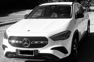 MERCEDES-BENZ GLA200