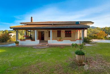 Splendida villa immersa nel parco del Monte Arci