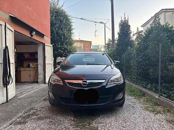 Opel Astra J