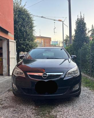 Opel Astra J