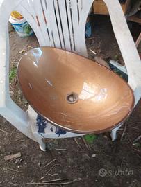 lavandino in vetro bruné