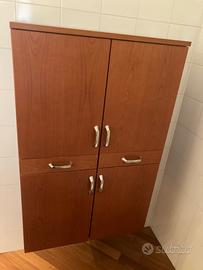 Mobiletto da bagno sospeso