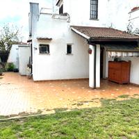 Villino ampia metratura con 150 mq di giardino