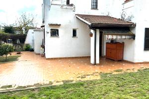 Villino ampia metratura con 150 mq di giardino