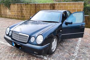 Mercedes Classe E 220 CDI  TDI   WS210 manuale