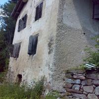 Rustico da ristrutturare con 30700 mq di terreno