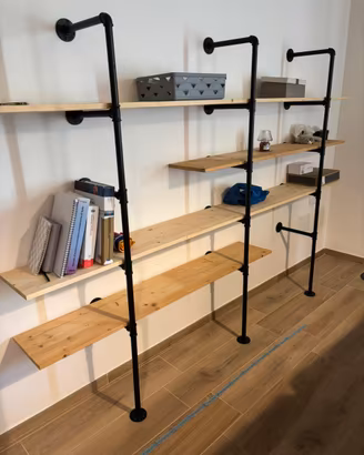 Libreria stile industrial