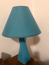 Lampada da tavolo con paralume in tessuto