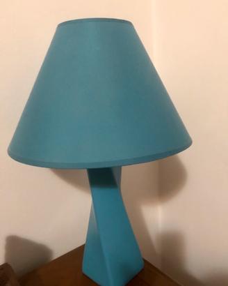 Lampada da tavolo con paralume in tessuto