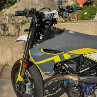 Husqvarna 701 supermoto