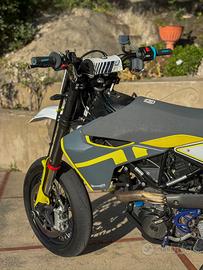 Husqvarna 701 supermoto