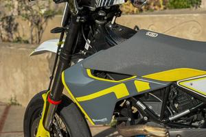 Husqvarna 701 supermoto
