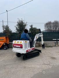 E129 Mini escavatore 14 q