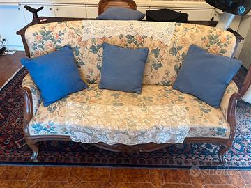 Divano vintage fiorato