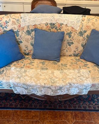 Divano vintage fiorato