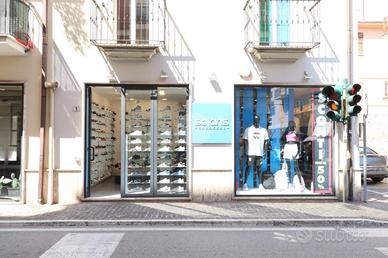 MULTILOCALE A SAN BENEDETTO DEL TRONTO