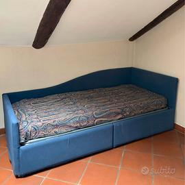 Letto con cassetti,