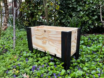 Fioriera in legno per balcone o giardino