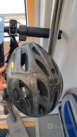 monopattino elettrico aovo ruote piene e frecce