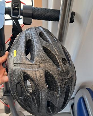 monopattino elettrico aovo ruote piene e frecce