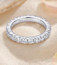 Anello Eternity in Argento con Moissanite 0,1 CT
