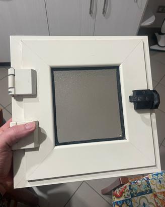 Finestra pvc 28x28