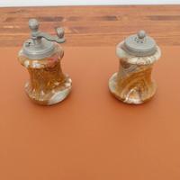 Saliera e macina pepe in marmo rosso