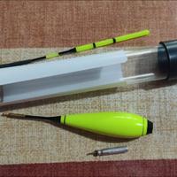 accessori da pesca con galleggiante con sensori.