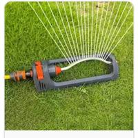 Irrigatore a fontana rotante per prato