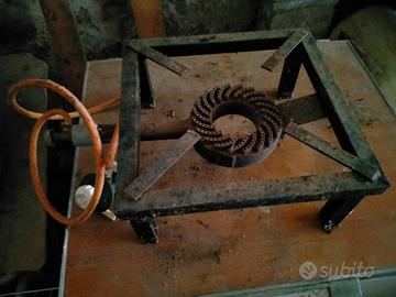 Fornello da campo e tegame grande per cottura cibi