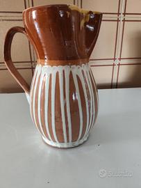 brocca tradizionale in terracotta smaltata