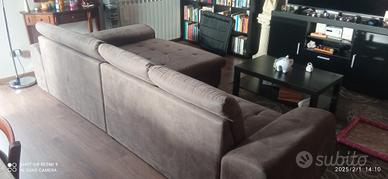 divano con penisola a sinistra 