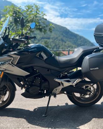 CF Moto 700MT