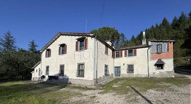 Appartamento di 350 m² con più di 5 locali e box a